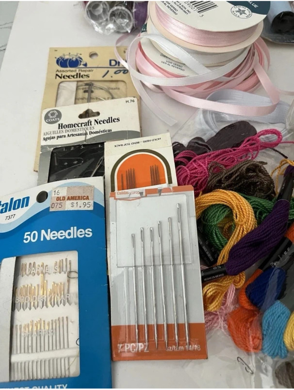 Lot Bulk Of Sewing, Notions, Ribbons, Needles, Pins, Buttons, Vintage Threads - Picture 4 of 8